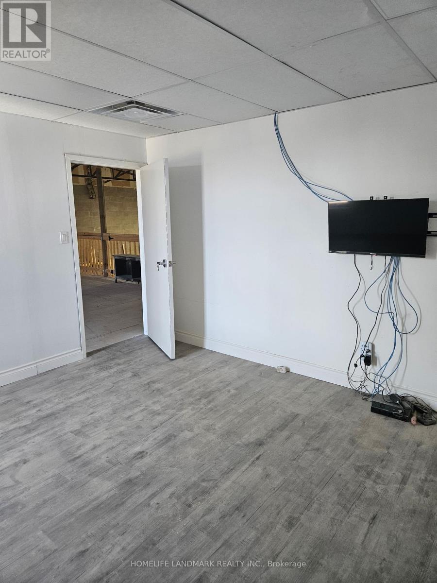 1618 Michael Street, Ottawa, Ontario  K1B 3T7 - Photo 5 - X12698804