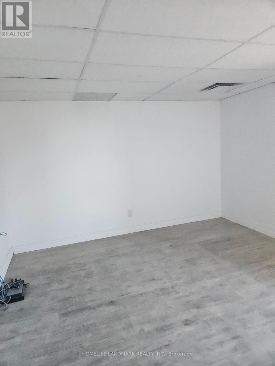 1618 Michael Street, Ottawa, Ontario  K1B 3T7 - Photo 8 - X12698804