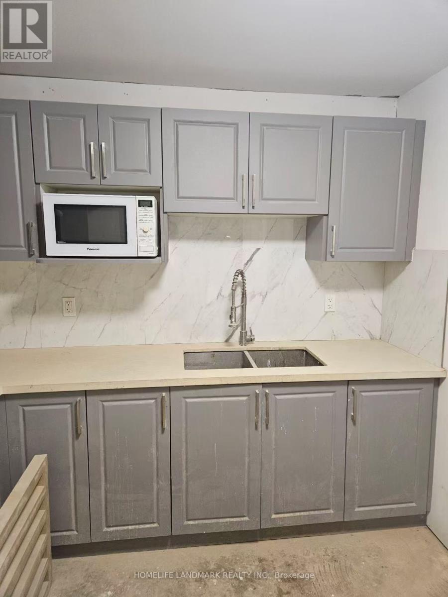 1618 Michael Street, Ottawa, Ontario  K1B 3T7 - Photo 9 - X12698804