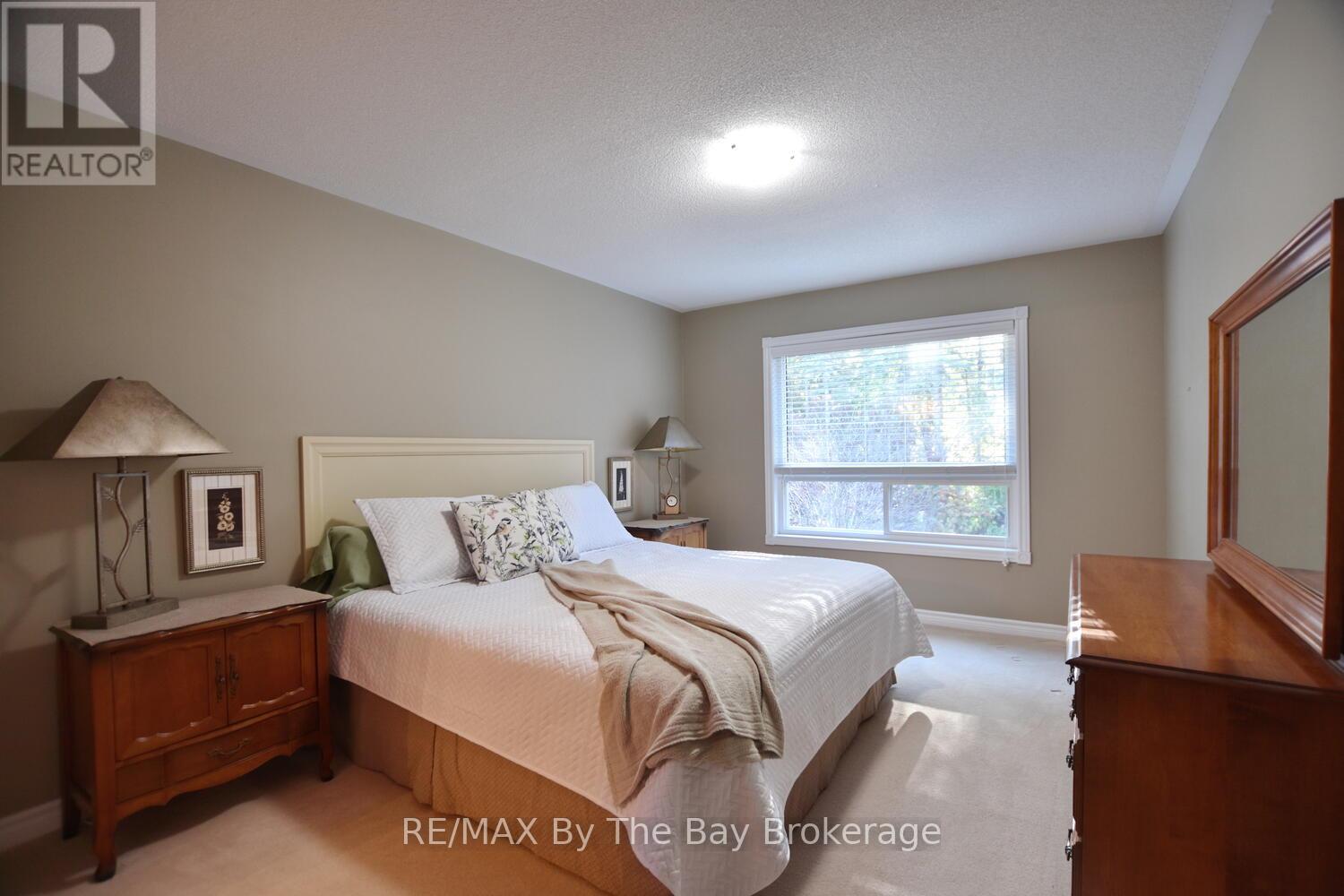 10 Cherry Sands Crescent, Wasaga Beach, Ontario  L9Z 1P5 - Photo 8 - S12698902