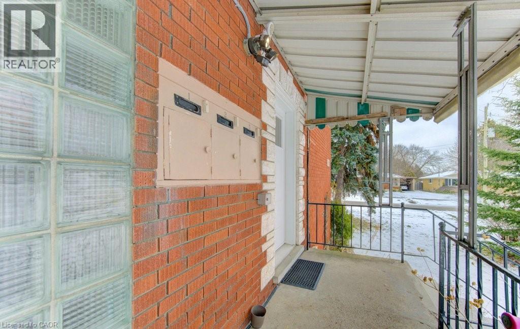 109 Eton Drive, Kitchener, Ontario  N2B 1N1 - Photo 3 - 40798407