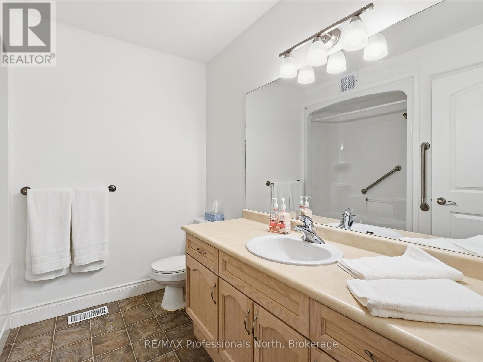 206 - 10a Kimberley Avenue, Bracebridge, Ontario  P1L 0A6 - Photo 14 - X12698908