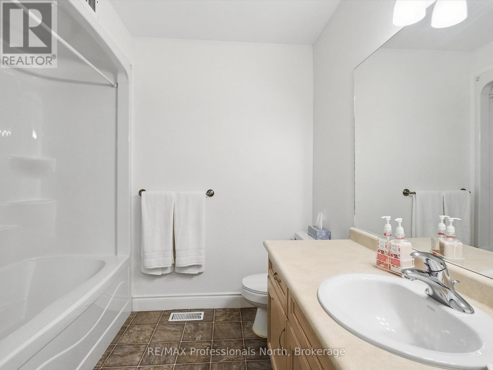 206 - 10a Kimberley Avenue, Bracebridge, Ontario  P1L 0A6 - Photo 15 - X12698908