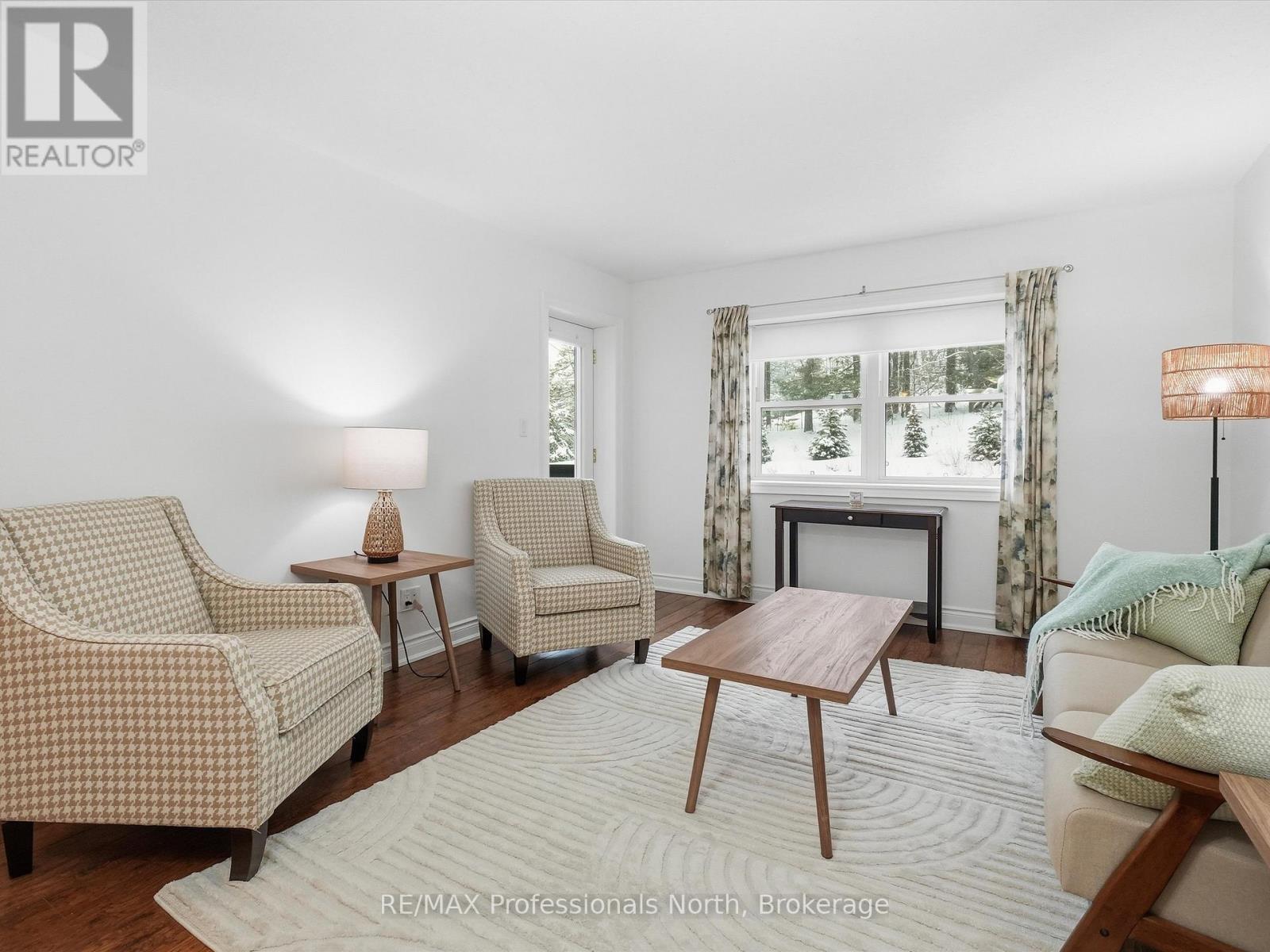 206 - 10a Kimberley Avenue, Bracebridge, Ontario  P1L 0A6 - Photo 2 - X12698908