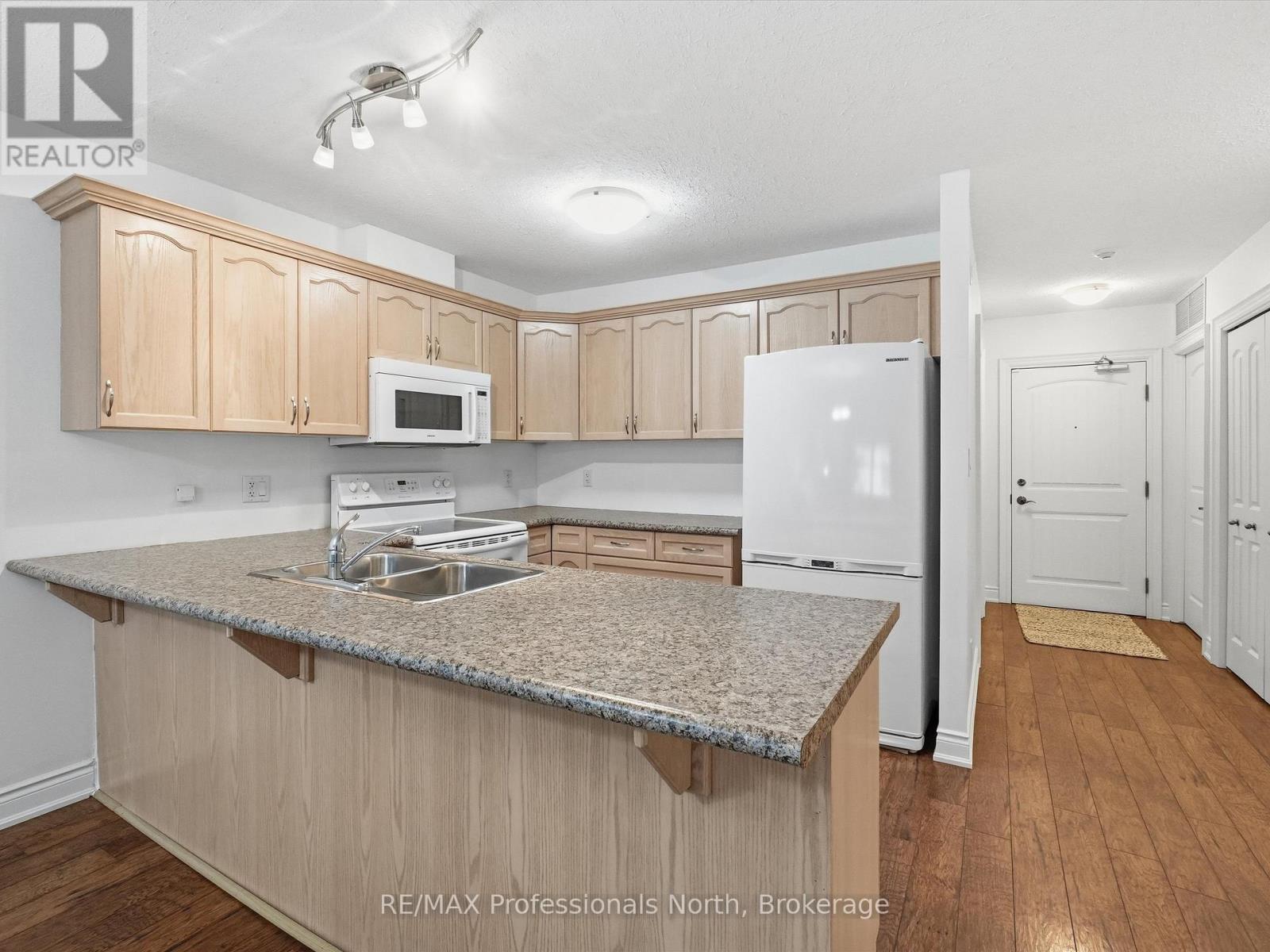 206 - 10a Kimberley Avenue, Bracebridge, Ontario  P1L 0A6 - Photo 5 - X12698908