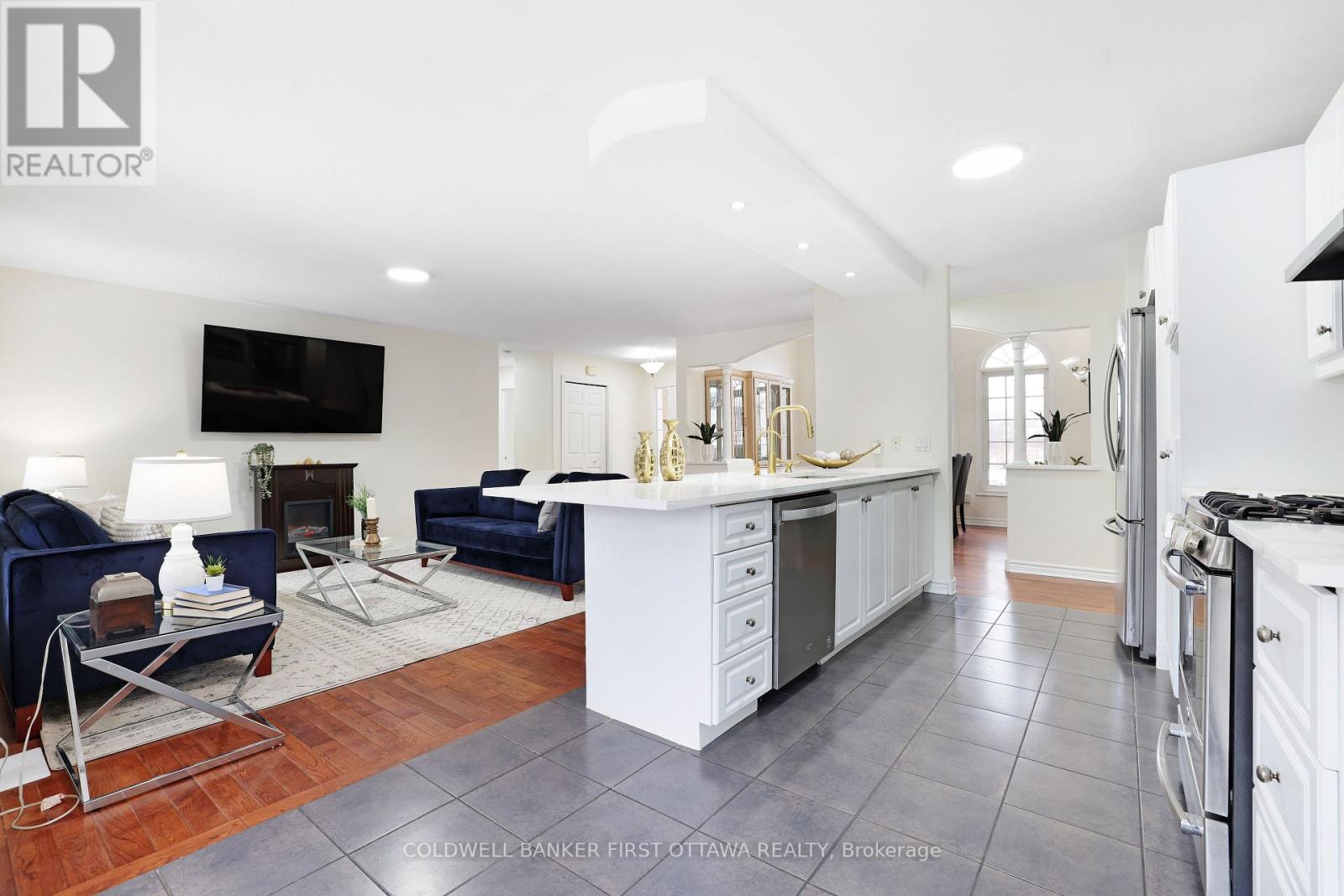 11 Rideau Crossing Crescent, North Grenville, Ontario  K0G 1K0 - Photo 5 - X12697854