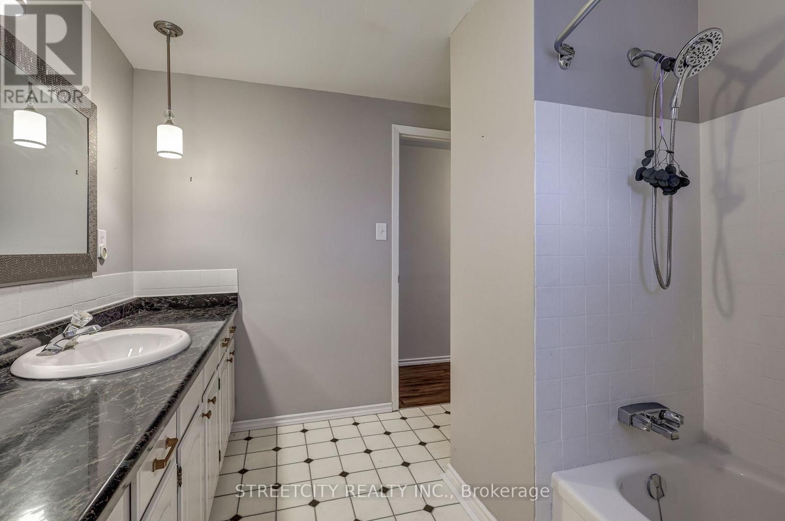 23 Dyer Crescent, St. Thomas, Ontario  N5R 5K2 - Photo 15 - X12698992