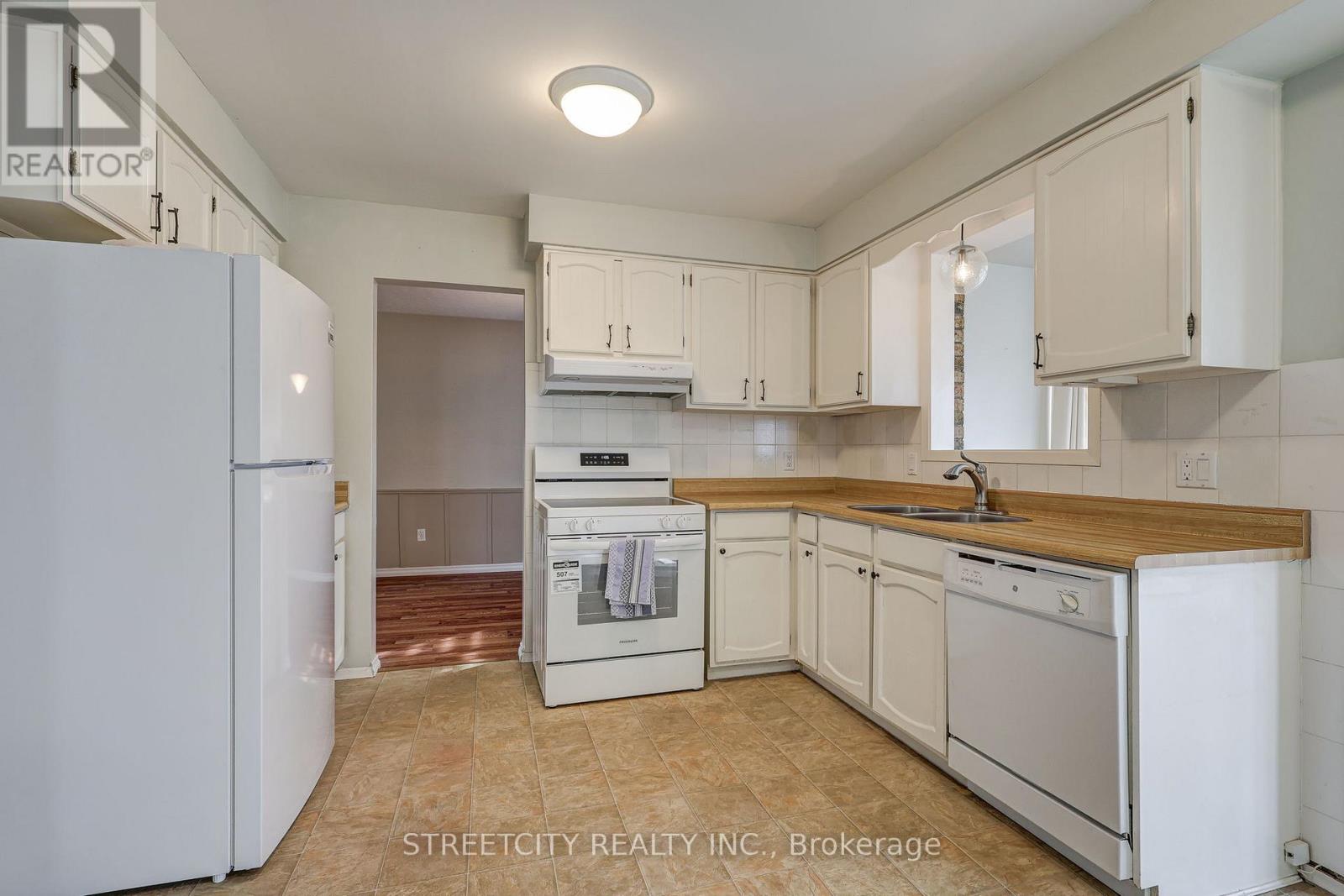 23 Dyer Crescent, St. Thomas, Ontario  N5R 5K2 - Photo 7 - X12698992