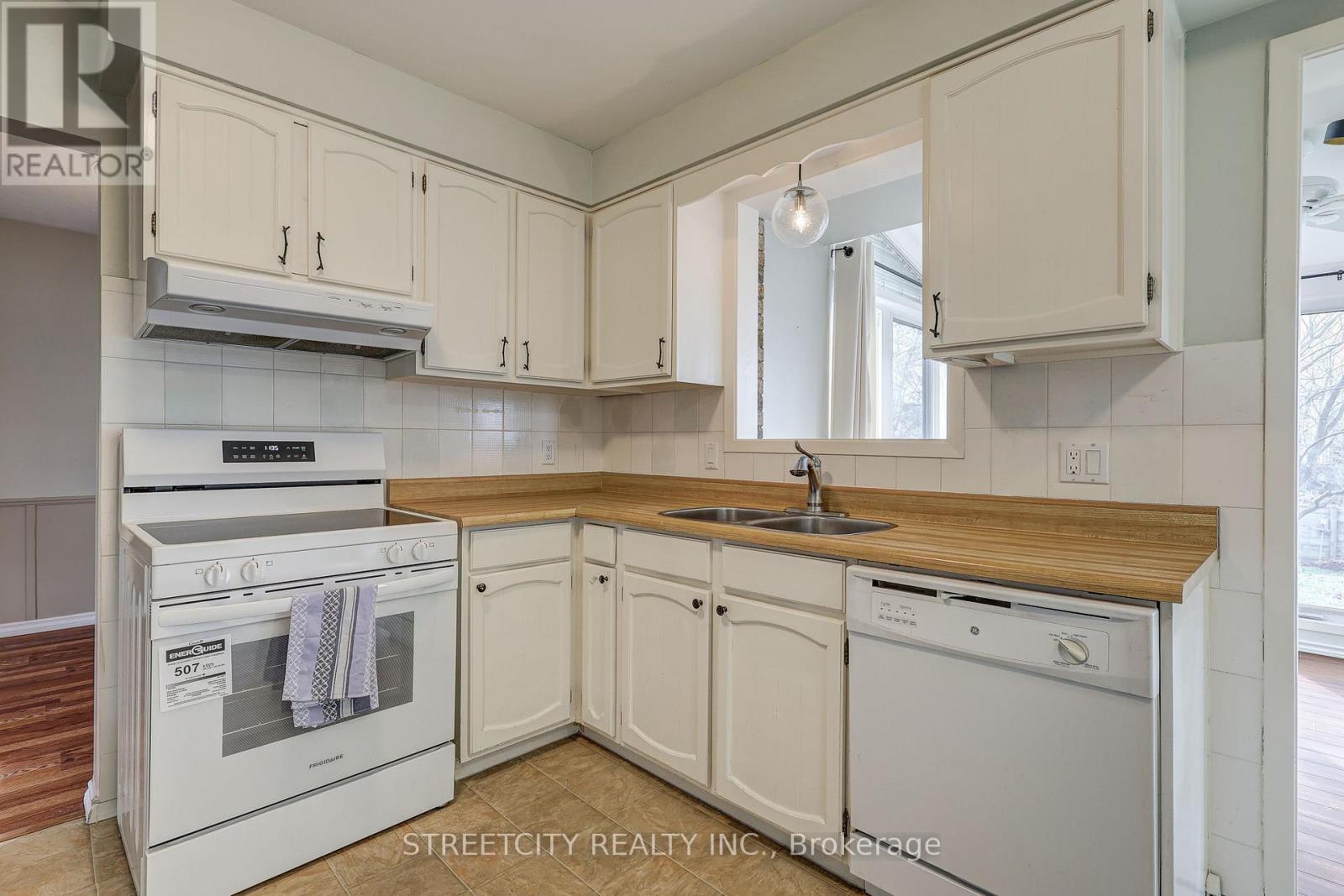 23 Dyer Crescent, St. Thomas, Ontario  N5R 5K2 - Photo 8 - X12698992