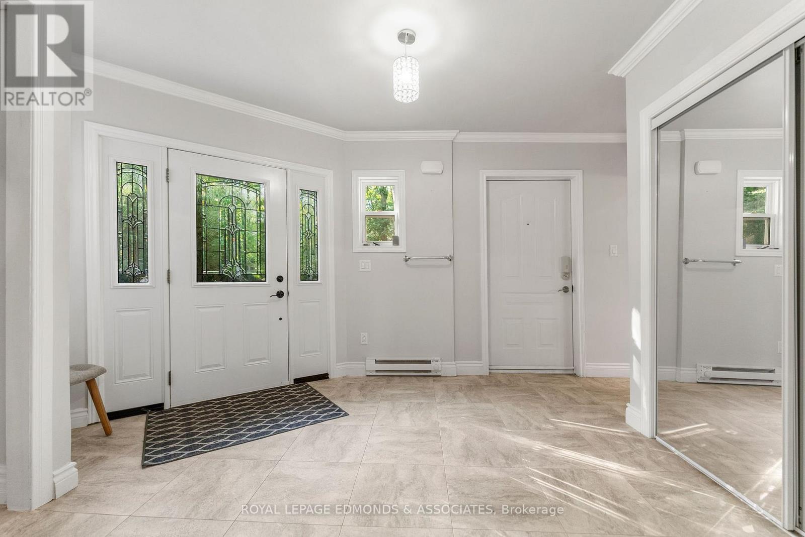 731 Francie Lane, Laurentian Valley, Ontario  K8A 6W2 - Photo 3 - X12698868