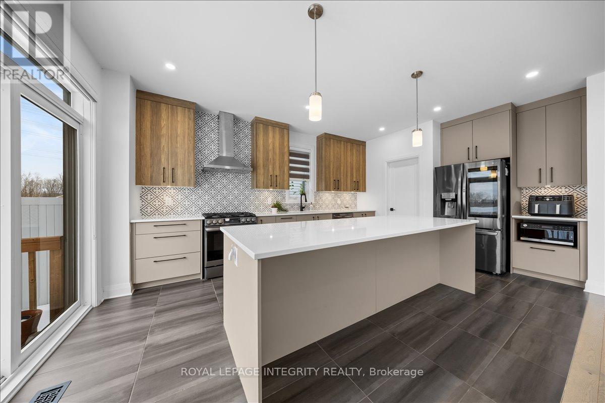 21 Angel Heights, Ottawa, Ontario  K2S 2N2 - Photo 12 - X12698896