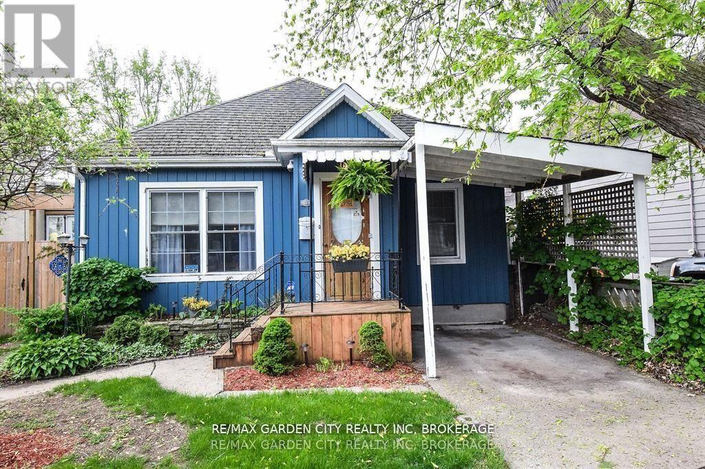 76 Beech Street, St. Catharines, Ontario  L2R 2B7 - Photo 2 - X12698940