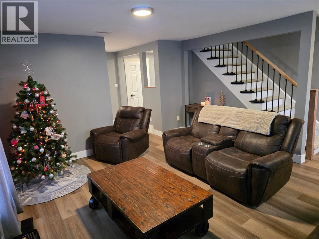 2565 Elizabeth Street, Oil Springs, Ontario  N0N 1P0 - Photo 6 - 25031658