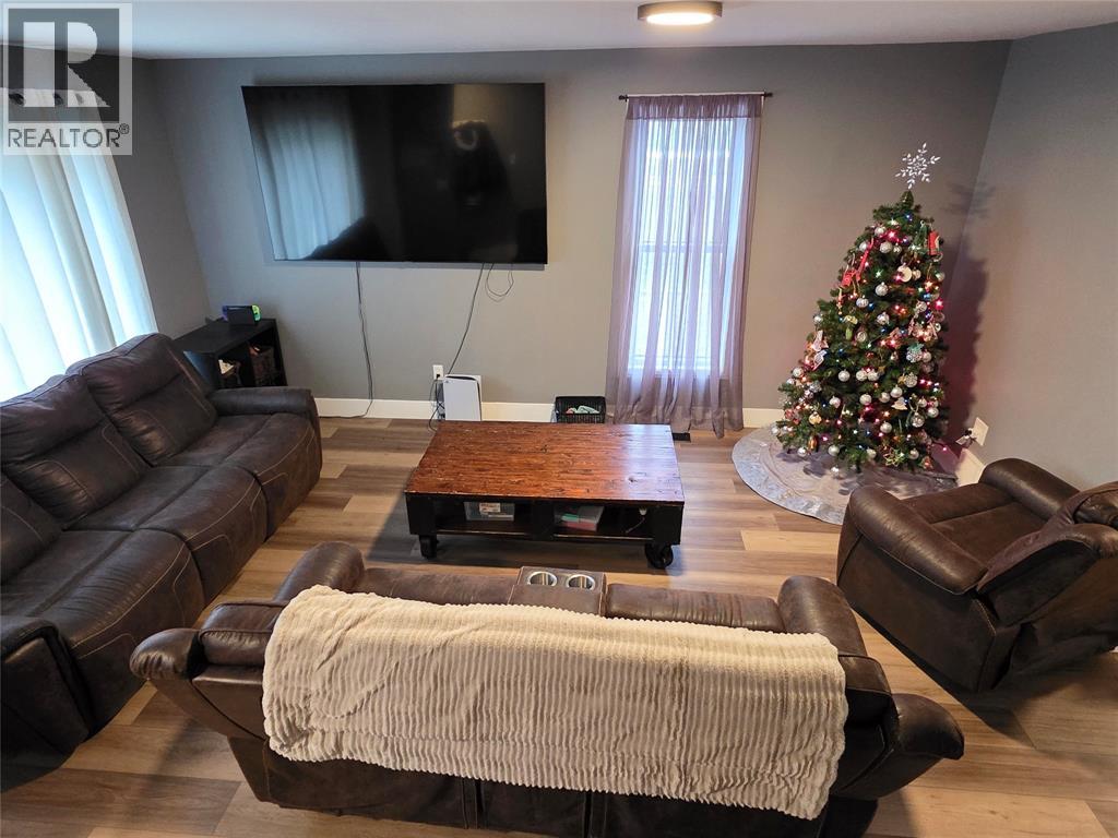 2565 Elizabeth Street, Oil Springs, Ontario  N0N 1P0 - Photo 4 - 25031658