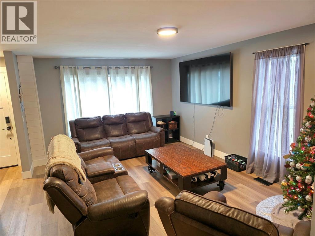 2565 Elizabeth Street, Oil Springs, Ontario  N0N 1P0 - Photo 5 - 25031658