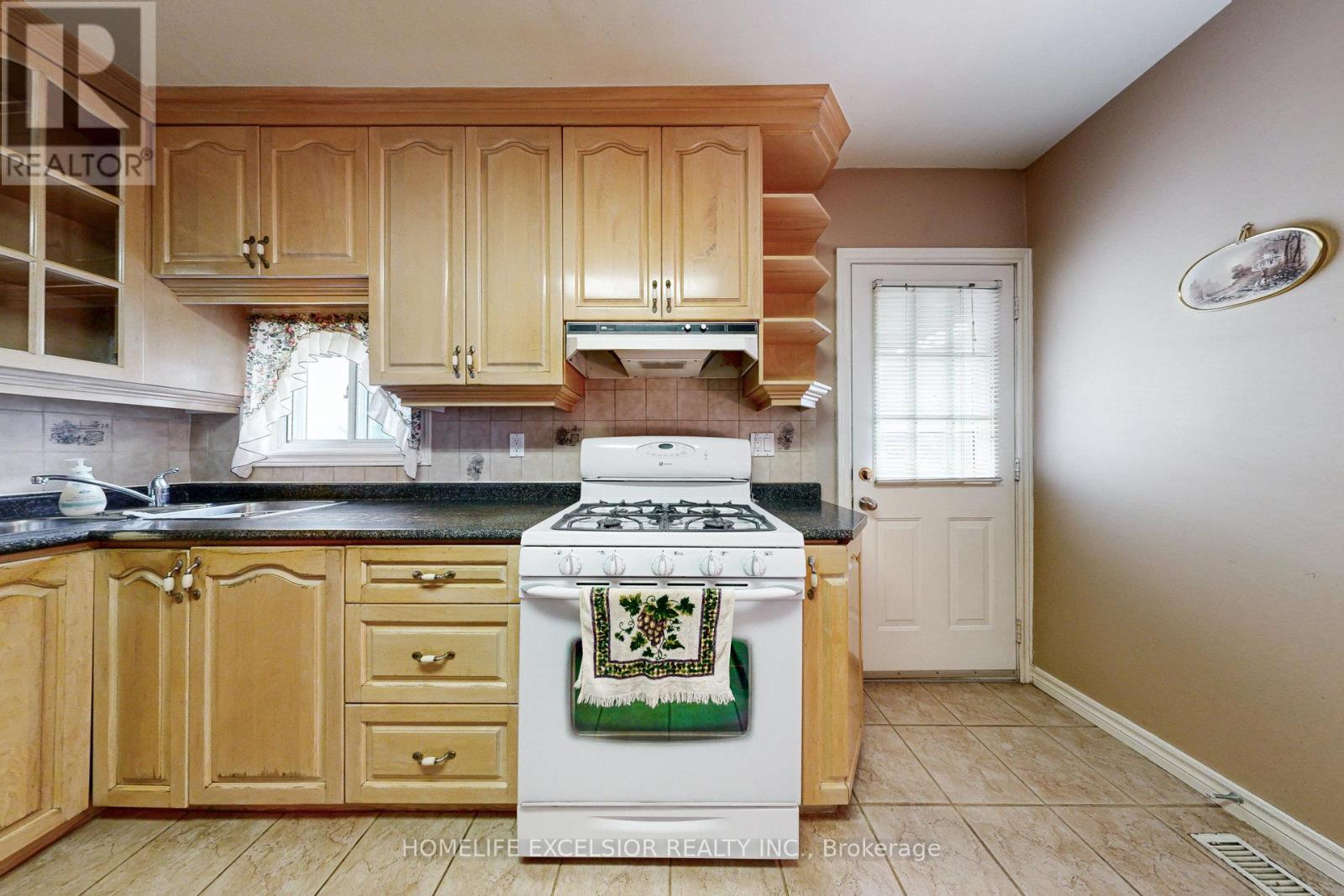 32 Argyle Street, Toronto, Ontario  M6J 1N4 - Photo 15 - C12698974