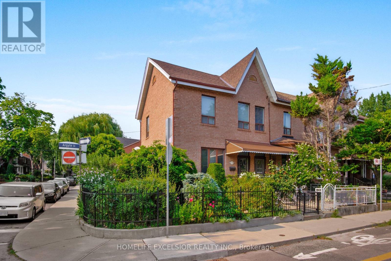 32 Argyle Street, Toronto, Ontario  M6J 1N4 - Photo 2 - C12698974