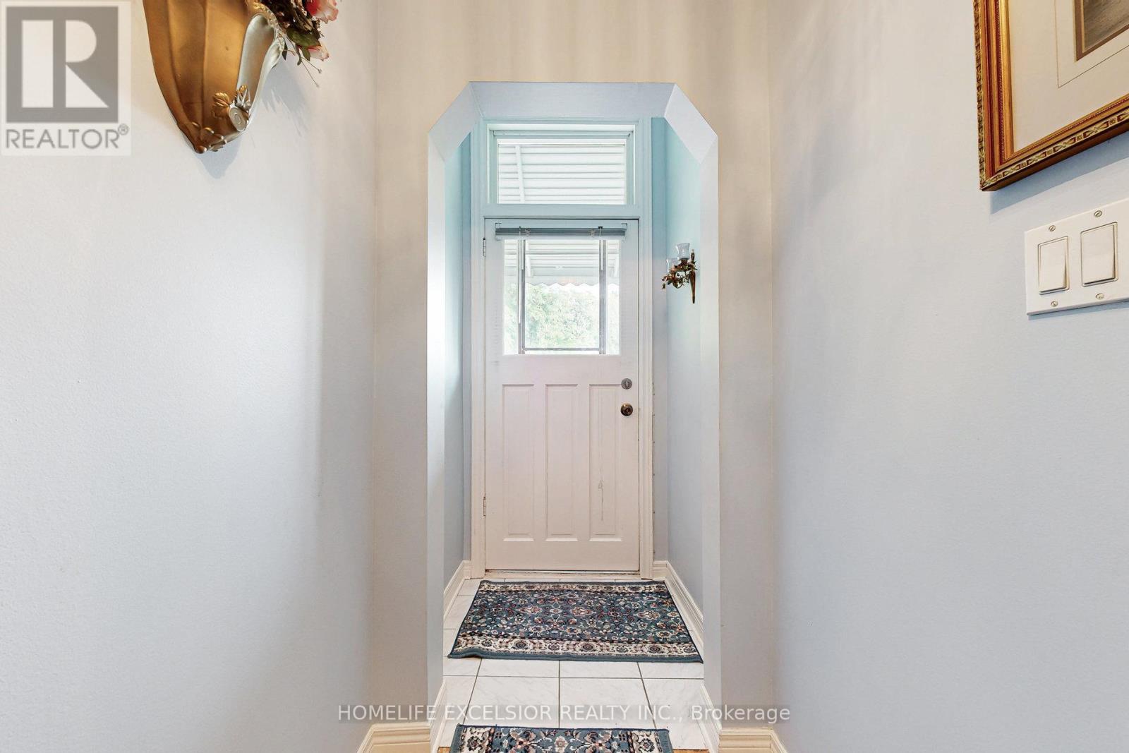 32 Argyle Street, Toronto, Ontario  M6J 1N4 - Photo 4 - C12698974