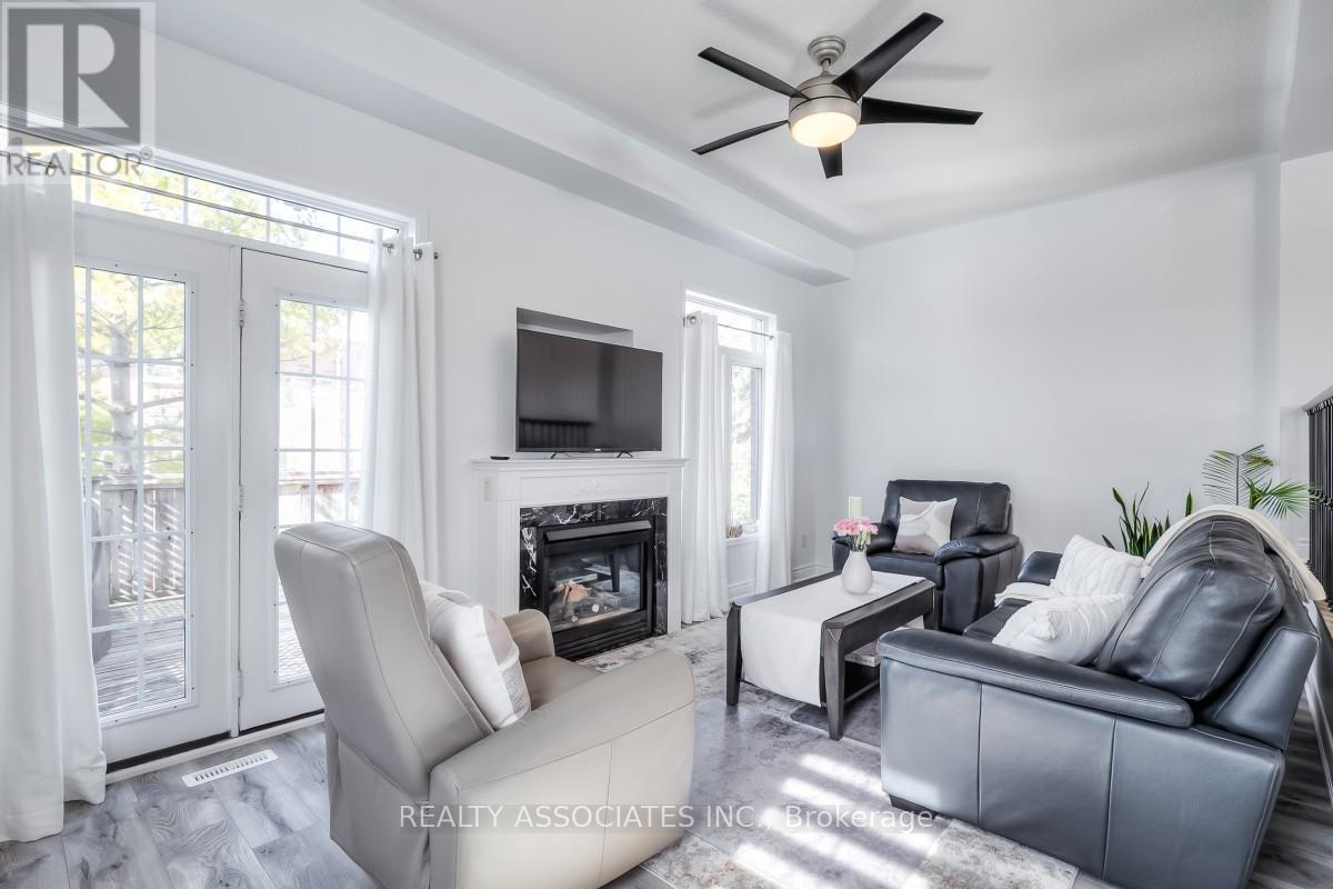 28 - 40 Sandlewood Court, Aurora, Ontario  L4G 7M9 - Photo 10 - N12698860