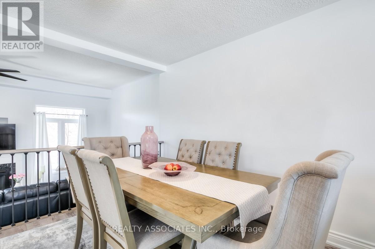 28 - 40 Sandlewood Court, Aurora, Ontario  L4G 7M9 - Photo 13 - N12698860