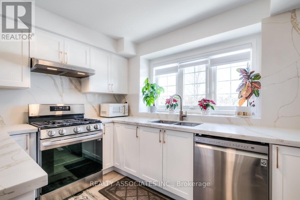 28 - 40 Sandlewood Court, Aurora, Ontario  L4G 7M9 - Photo 18 - N12698860