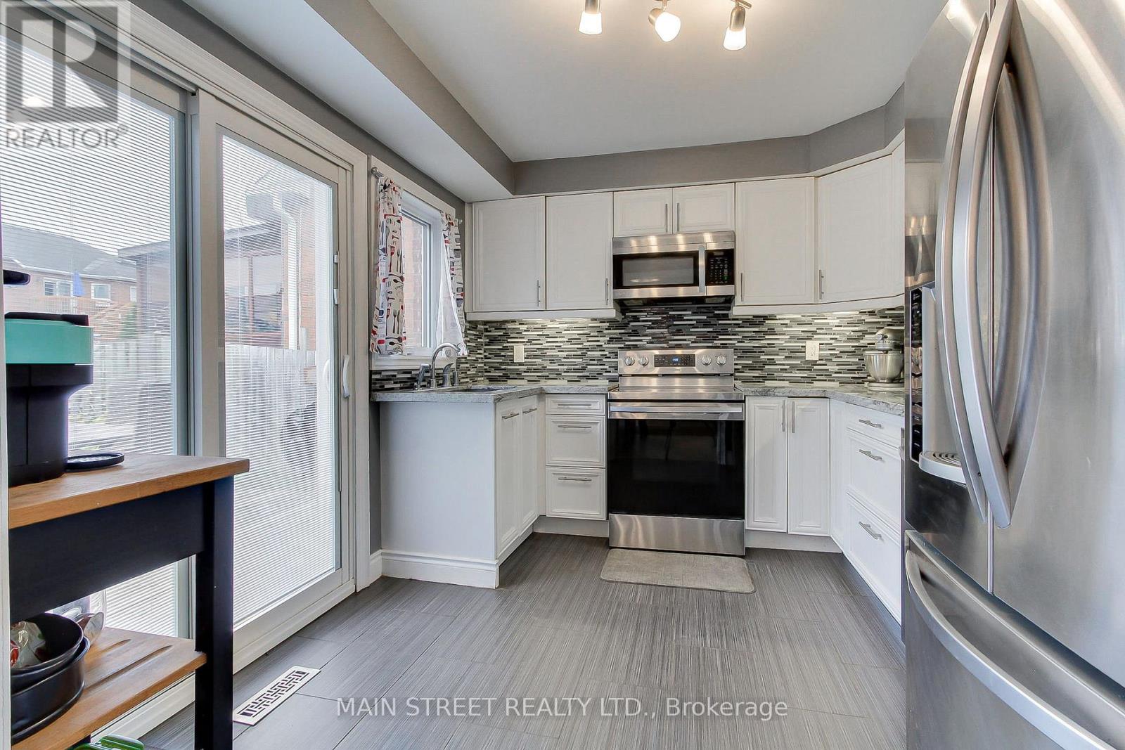 19 Natanya Boulevard, Georgina, Ontario  L4P 3R6 - Photo 14 - N12698864