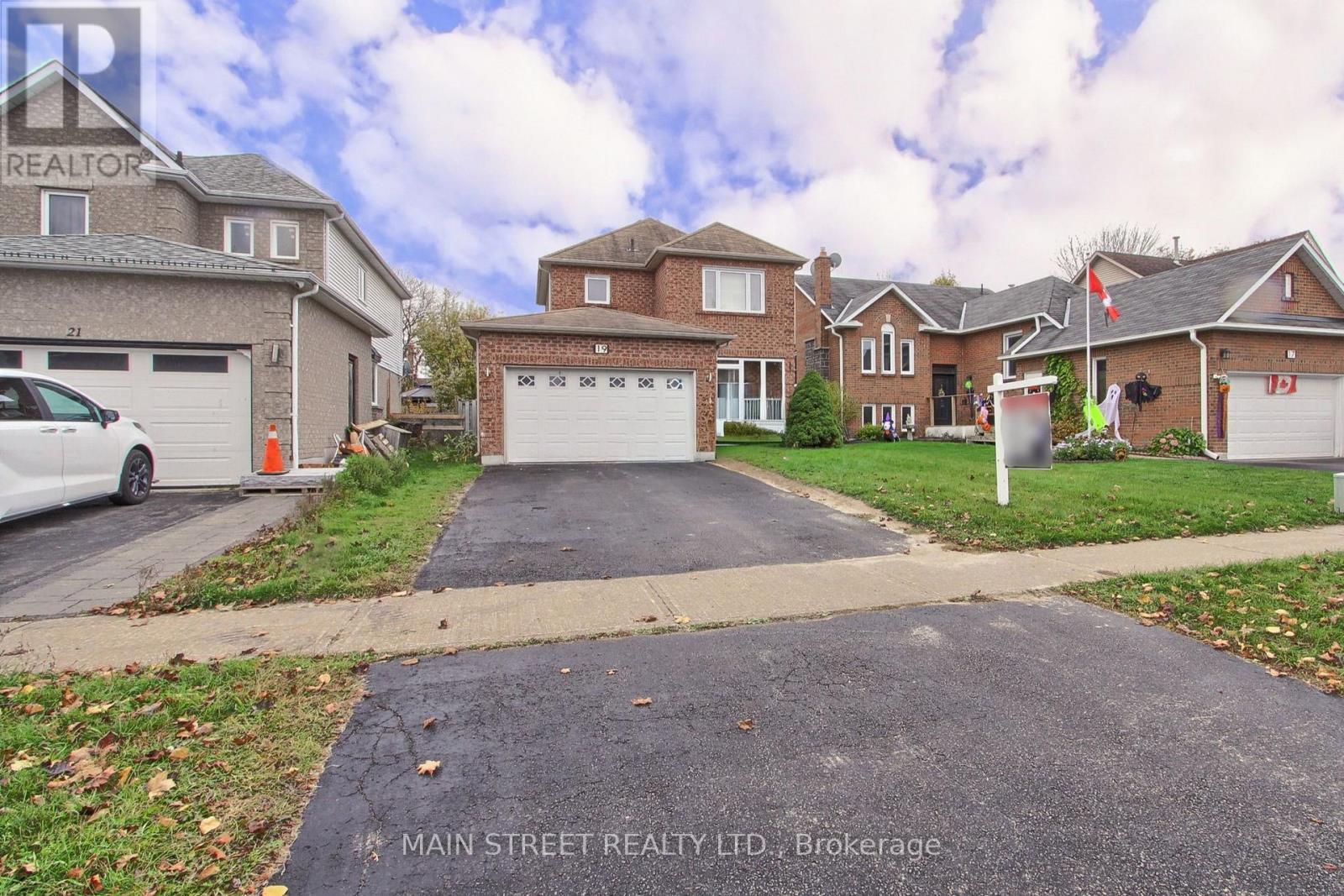 19 Natanya Boulevard, Georgina, Ontario  L4P 3R6 - Photo 4 - N12698864