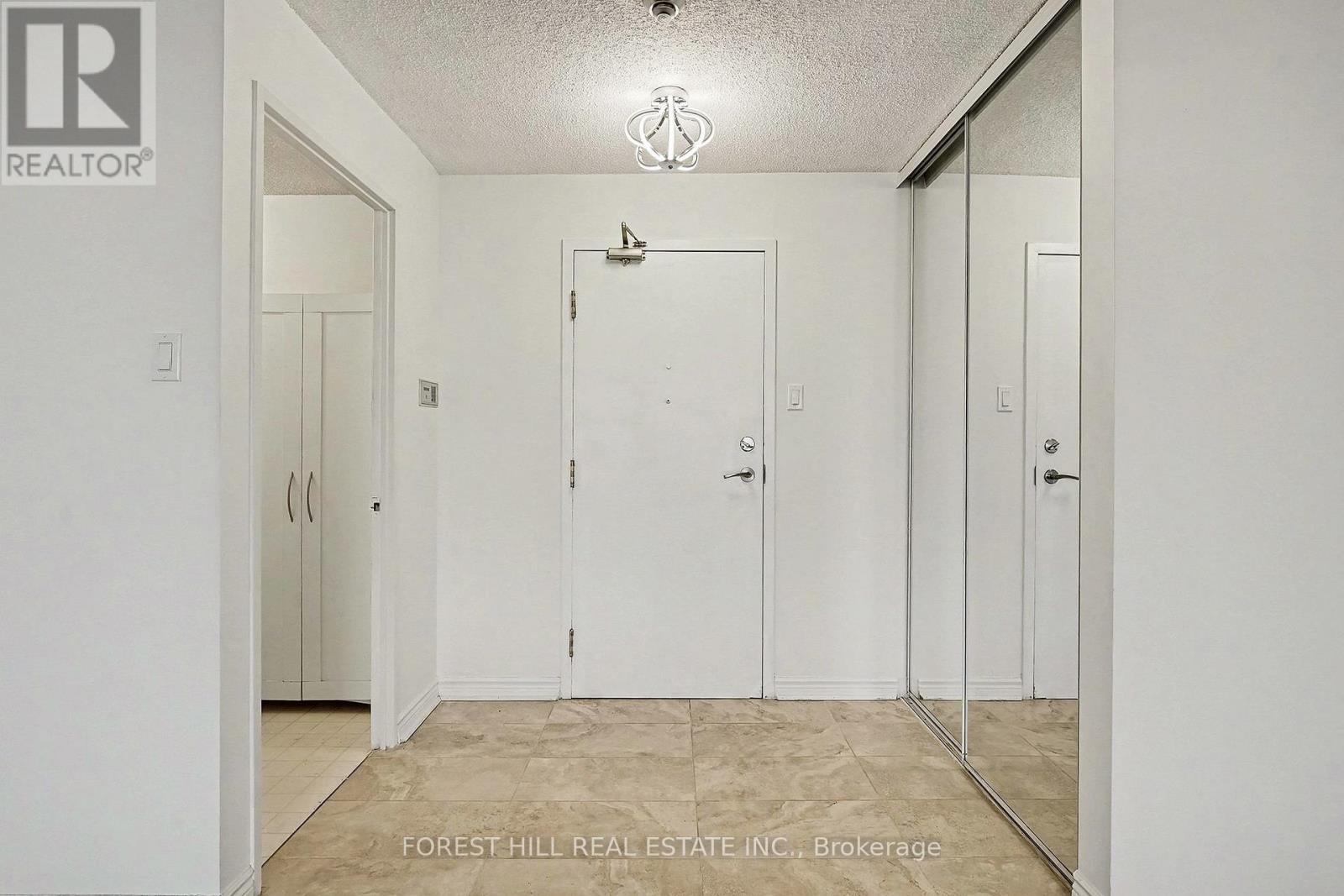 1102 - 7300 Yonge Street, Vaughan, Ontario  L4J 7Y5 - Photo 2 - N12698880