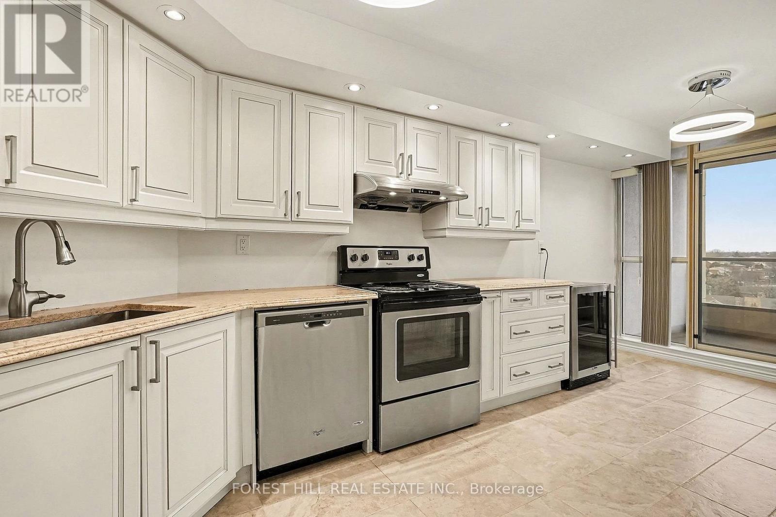 1102 - 7300 Yonge Street, Vaughan, Ontario  L4J 7Y5 - Photo 6 - N12698880