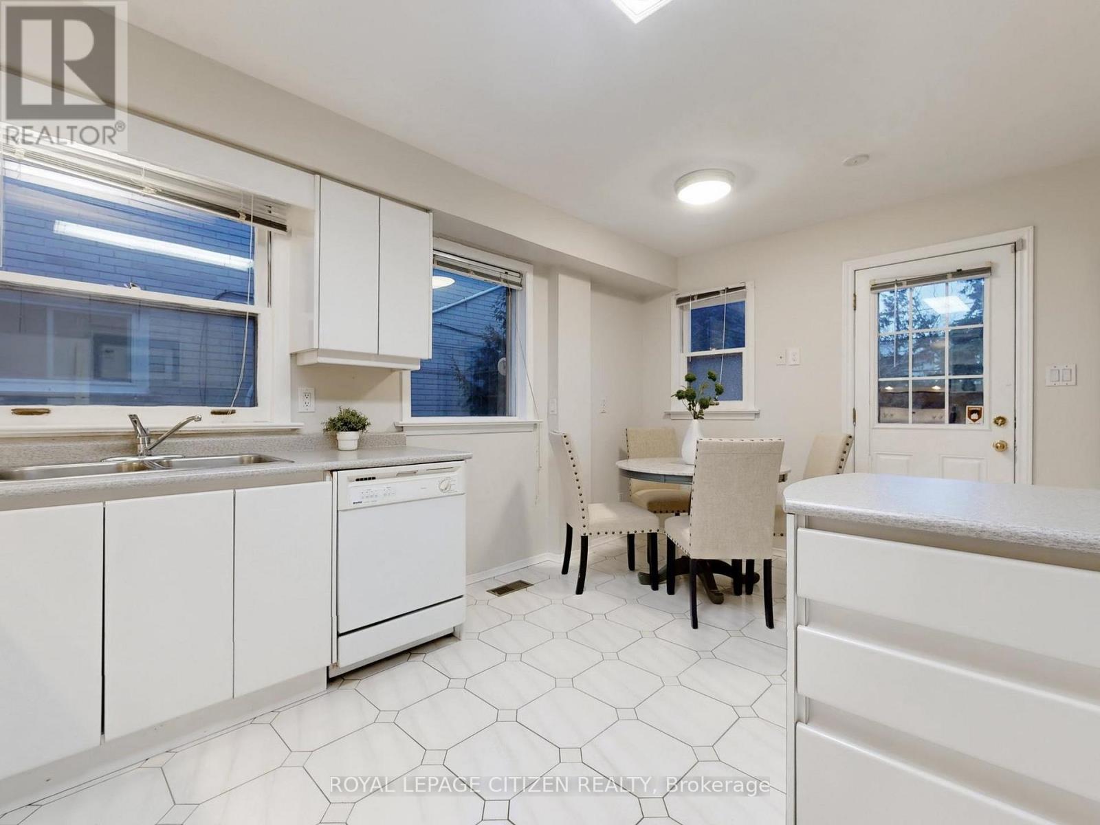 148 Grandview Avenue, Markham, Ontario  L3T 1H8 - Photo 9 - N12698892