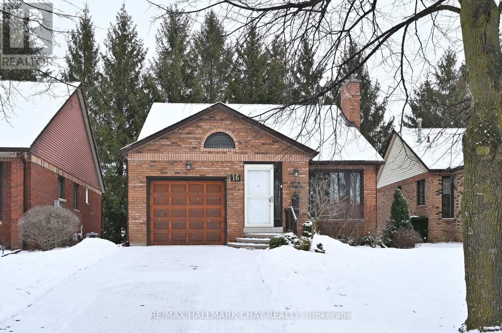 16 GREEN BRIAR ROAD, New Tecumseth, Ontario