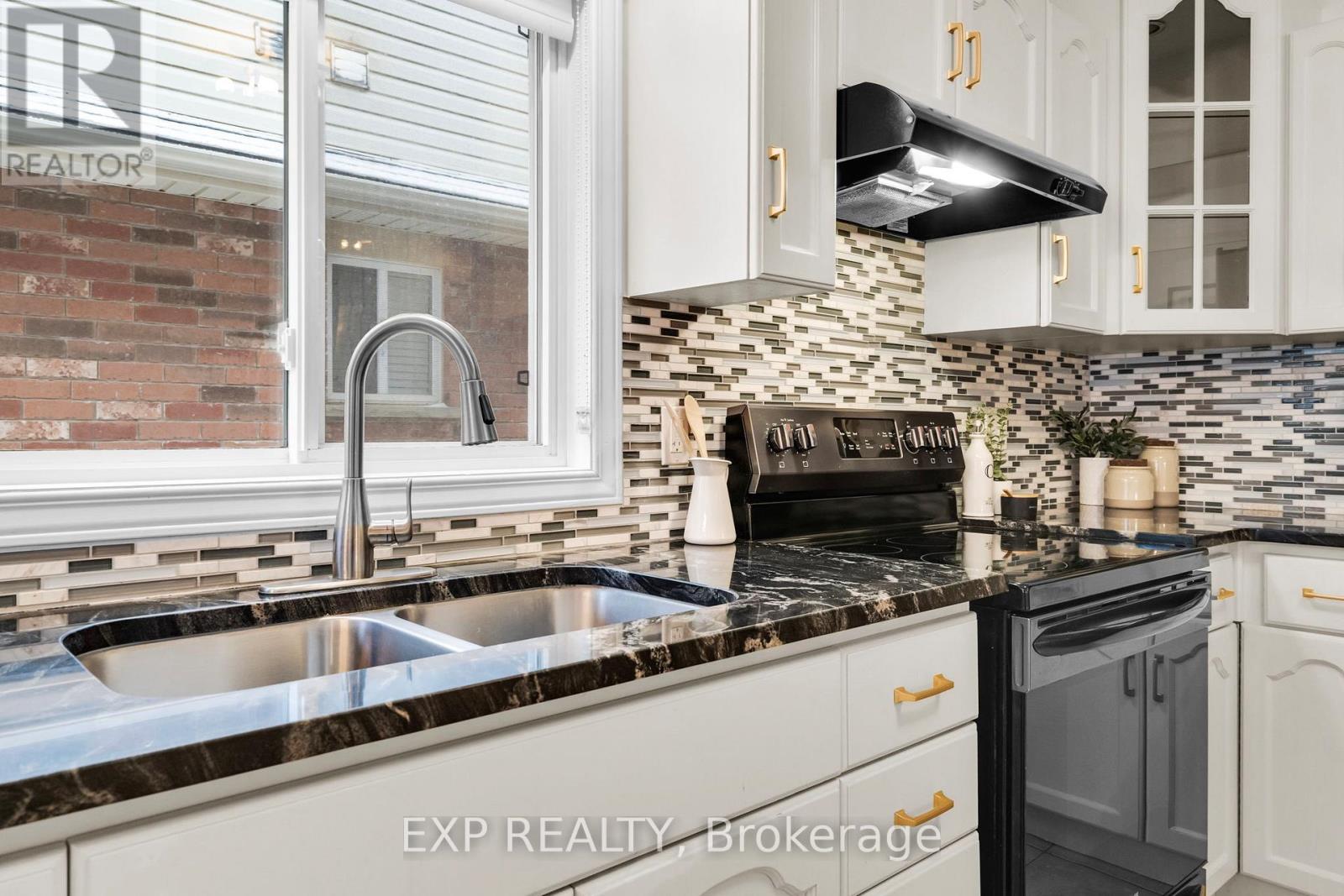 66 Doctor Moore Court, Halton Hills, Ontario  L7J 3A6 - Photo 15 - W12698946