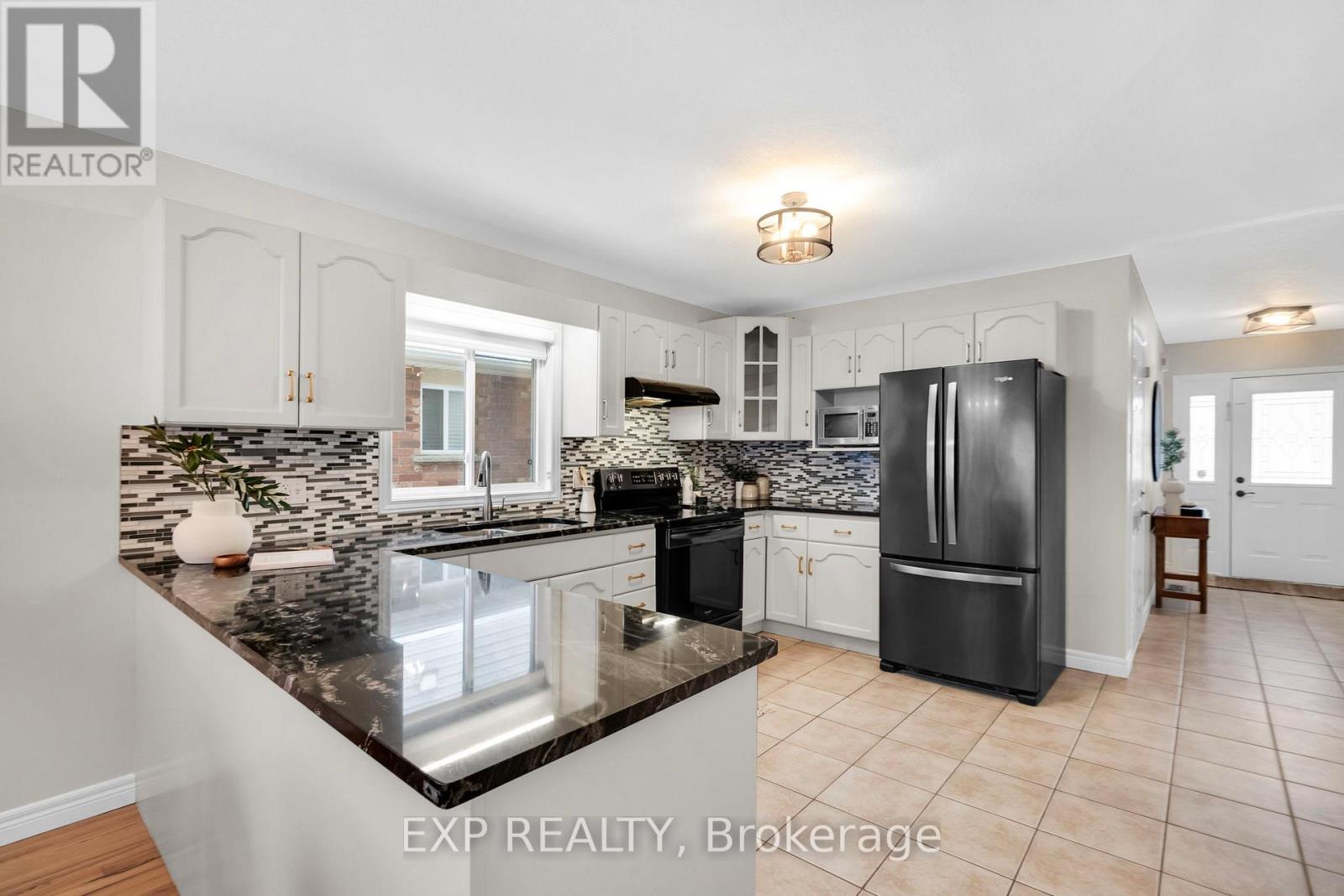 66 Doctor Moore Court, Halton Hills, Ontario  L7J 3A6 - Photo 17 - W12698946