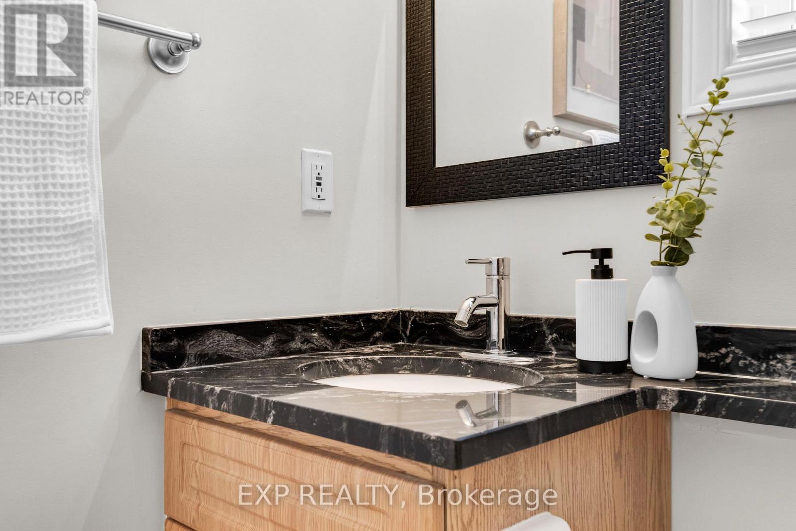 66 Doctor Moore Court, Halton Hills, Ontario  L7J 3A6 - Photo 19 - W12698946