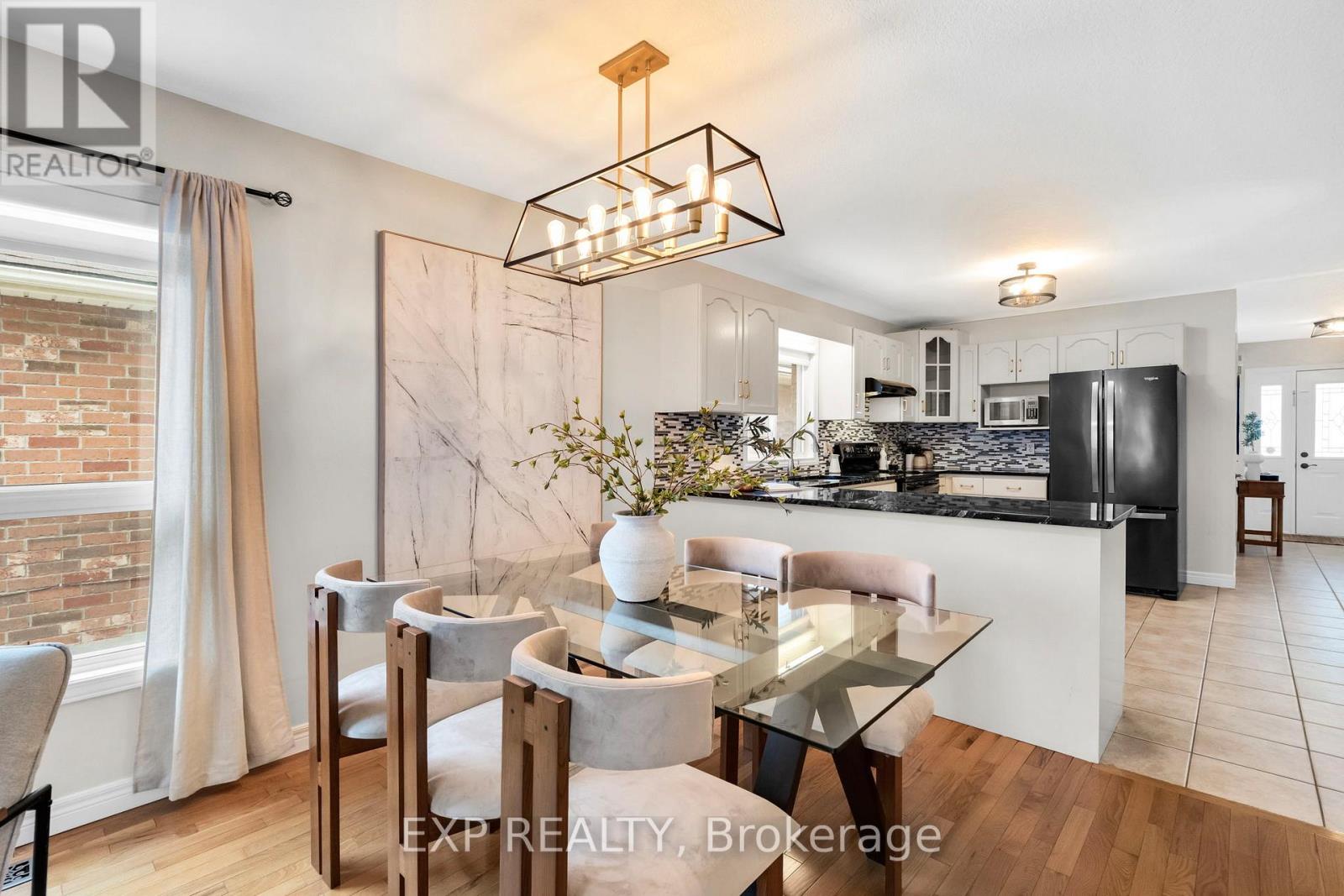 66 Doctor Moore Court, Halton Hills, Ontario  L7J 3A6 - Photo 9 - W12698946