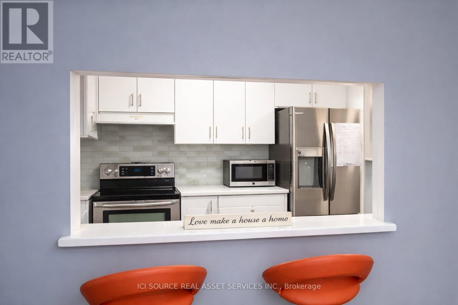 301 - 4205 Shipp Drive, Mississauga, Ontario  L4Z 2Y9 - Photo 2 - W12698980