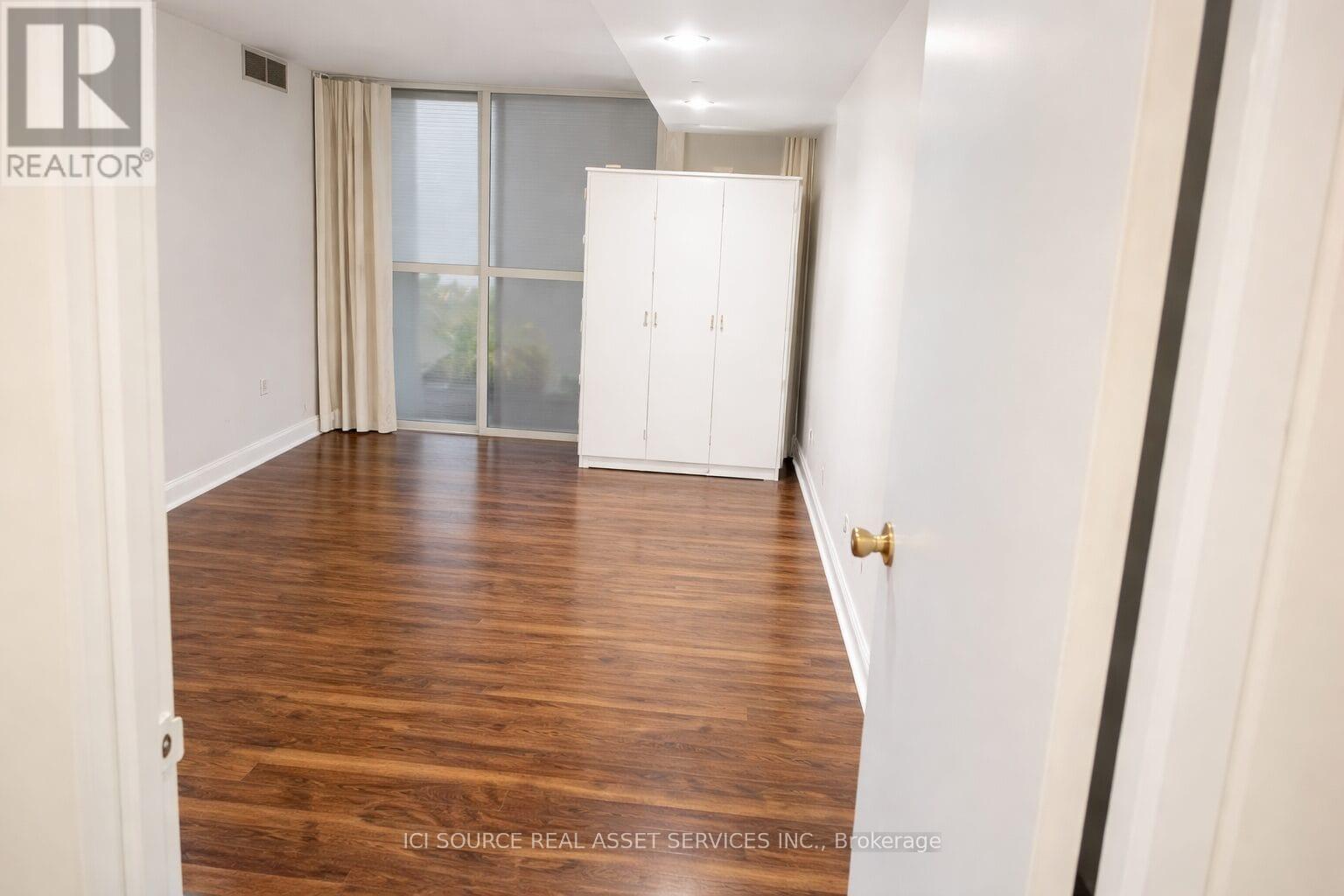 301 - 4205 Shipp Drive, Mississauga, Ontario  L4Z 2Y9 - Photo 3 - W12698980