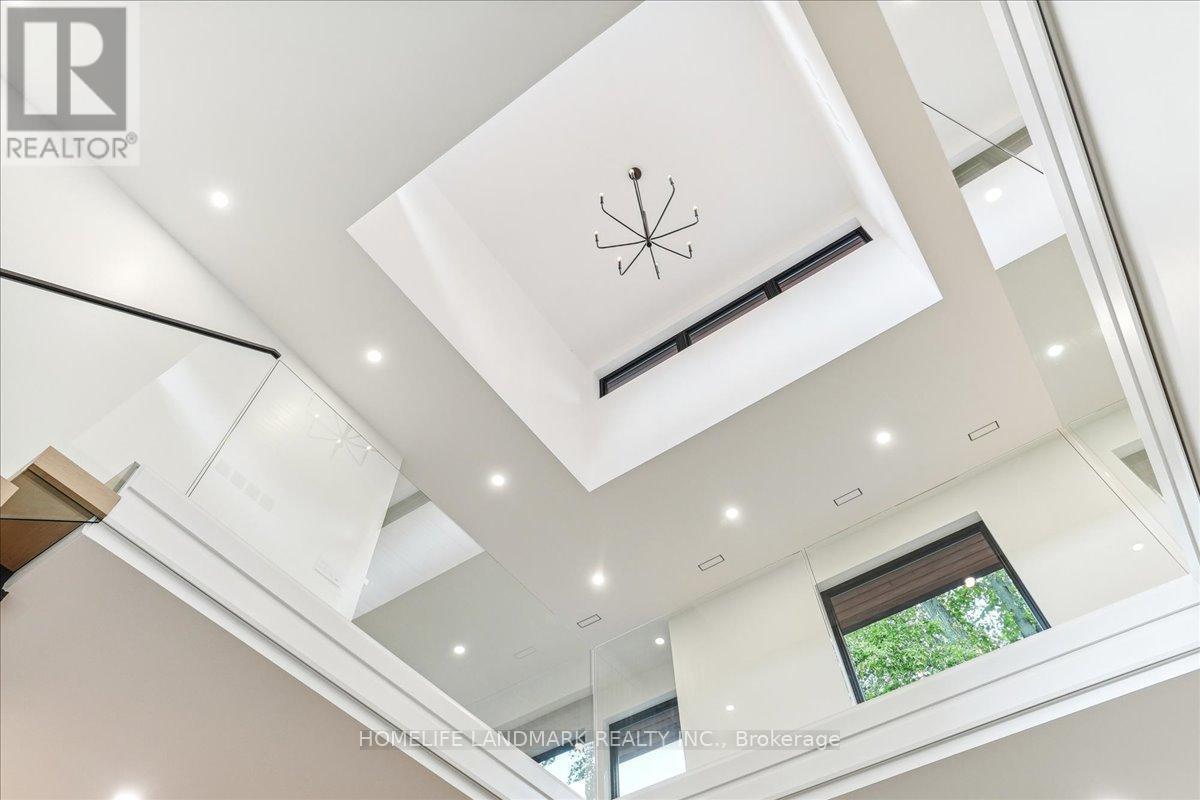 114 Reding Road, Hamilton, Ontario  L9G 1M8 - Photo 6 - X12698894