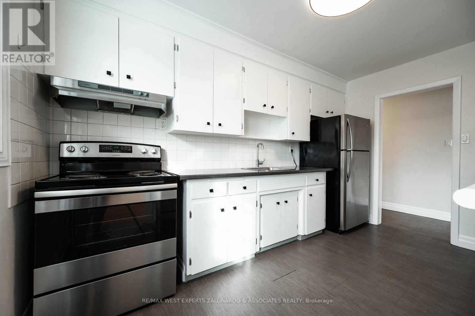 2 - 230 Sherwood Avenue, Kitchener, Ontario  N2B 1K3 - Photo 11 - X12698964