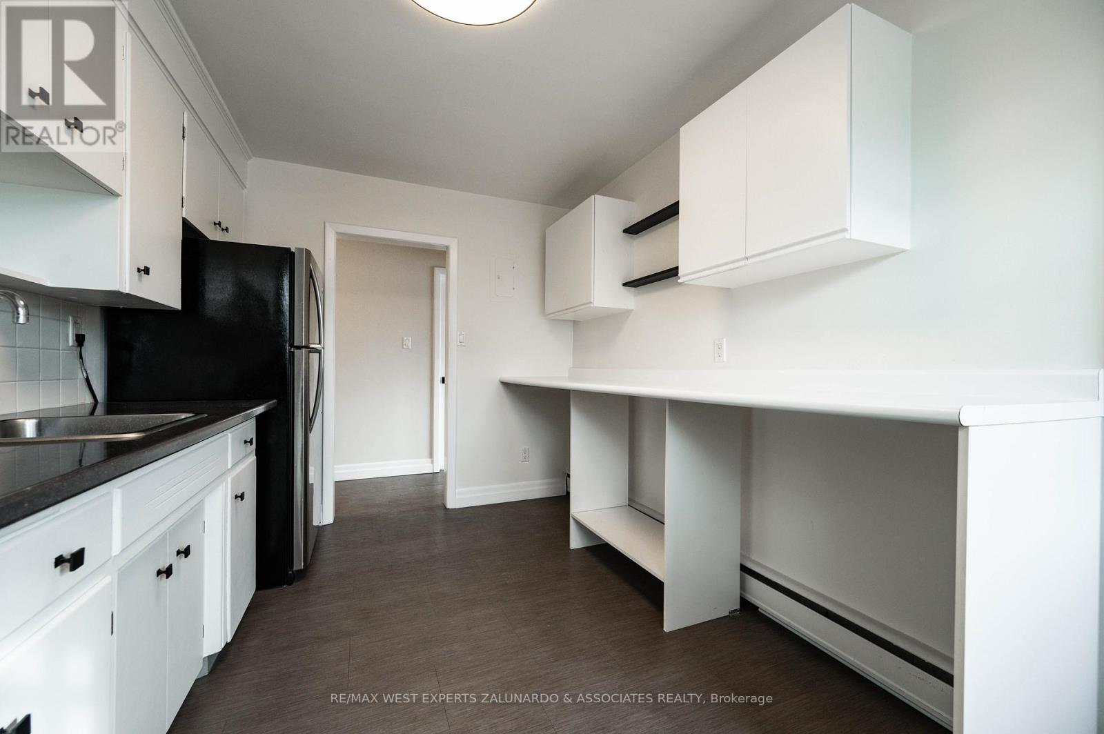 2 - 230 Sherwood Avenue, Kitchener, Ontario  N2B 1K3 - Photo 12 - X12698964