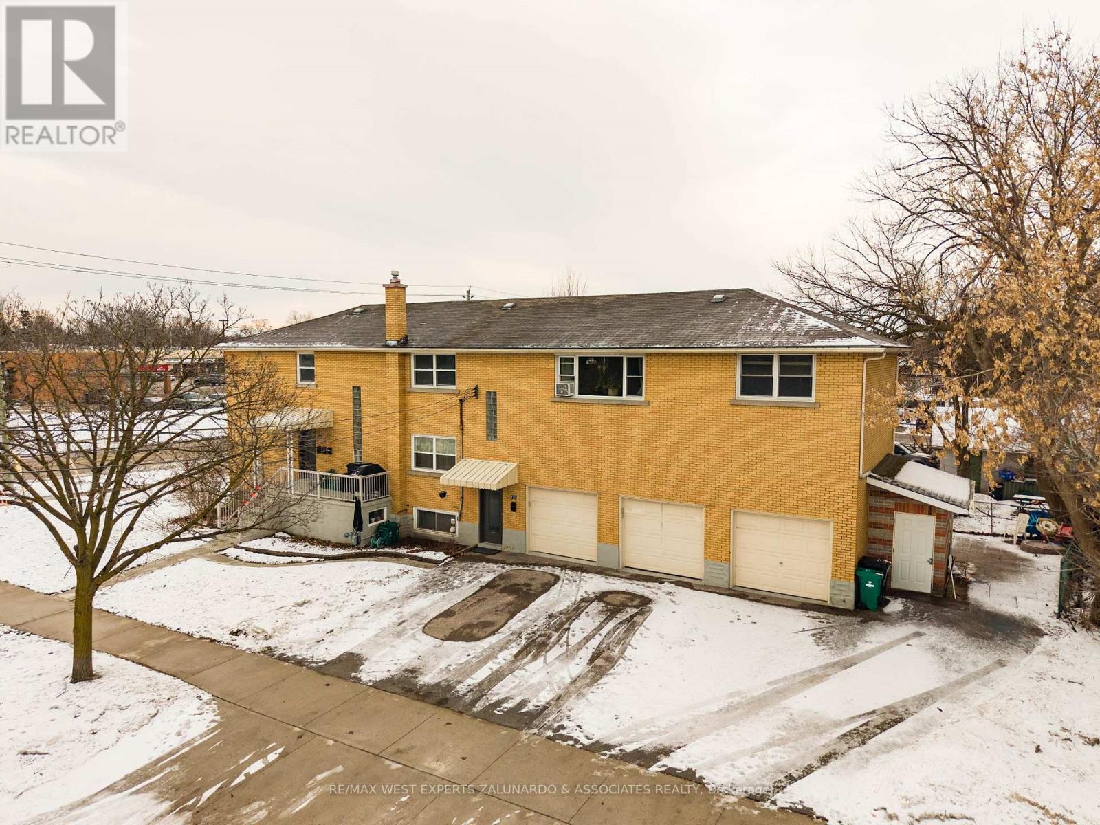 2 - 230 Sherwood Avenue, Kitchener, Ontario  N2B 1K3 - Photo 2 - X12698964