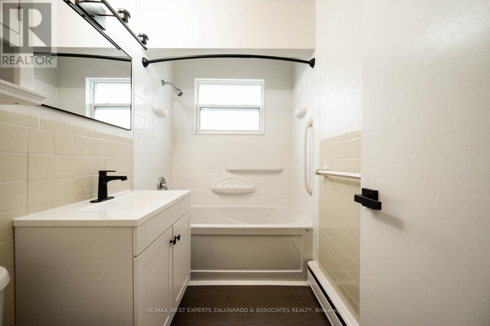 2 - 230 Sherwood Avenue, Kitchener, Ontario  N2B 1K3 - Photo 35 - X12698964