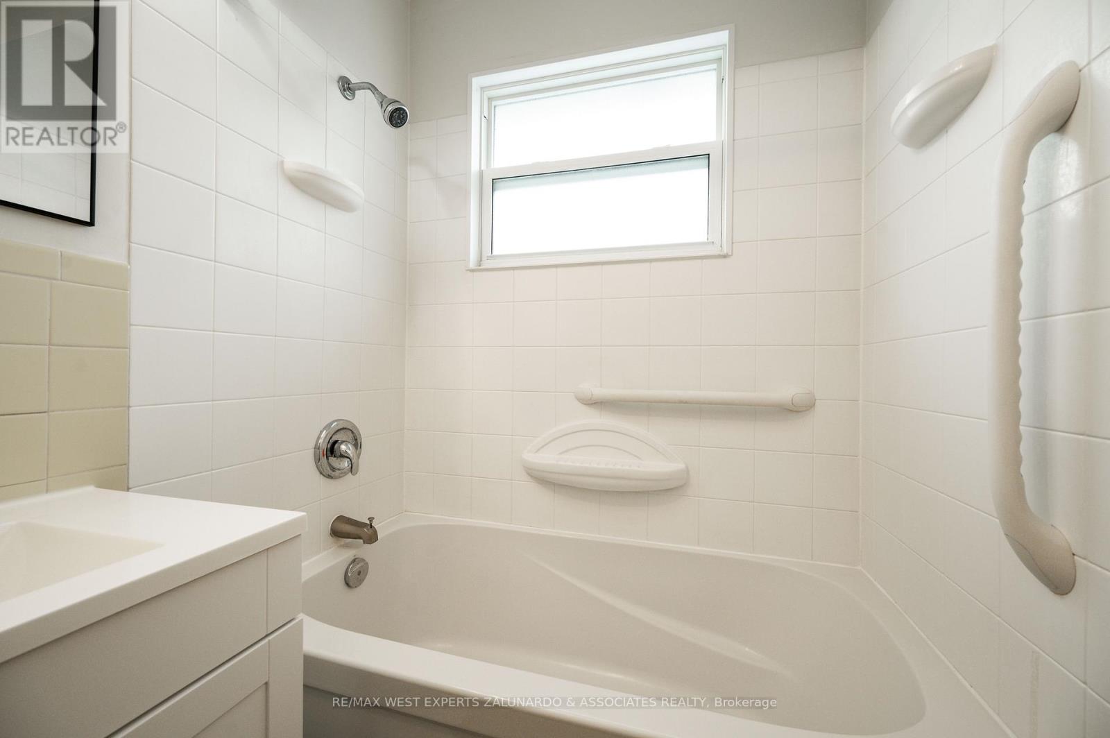 2 - 230 Sherwood Avenue, Kitchener, Ontario  N2B 1K3 - Photo 37 - X12698964