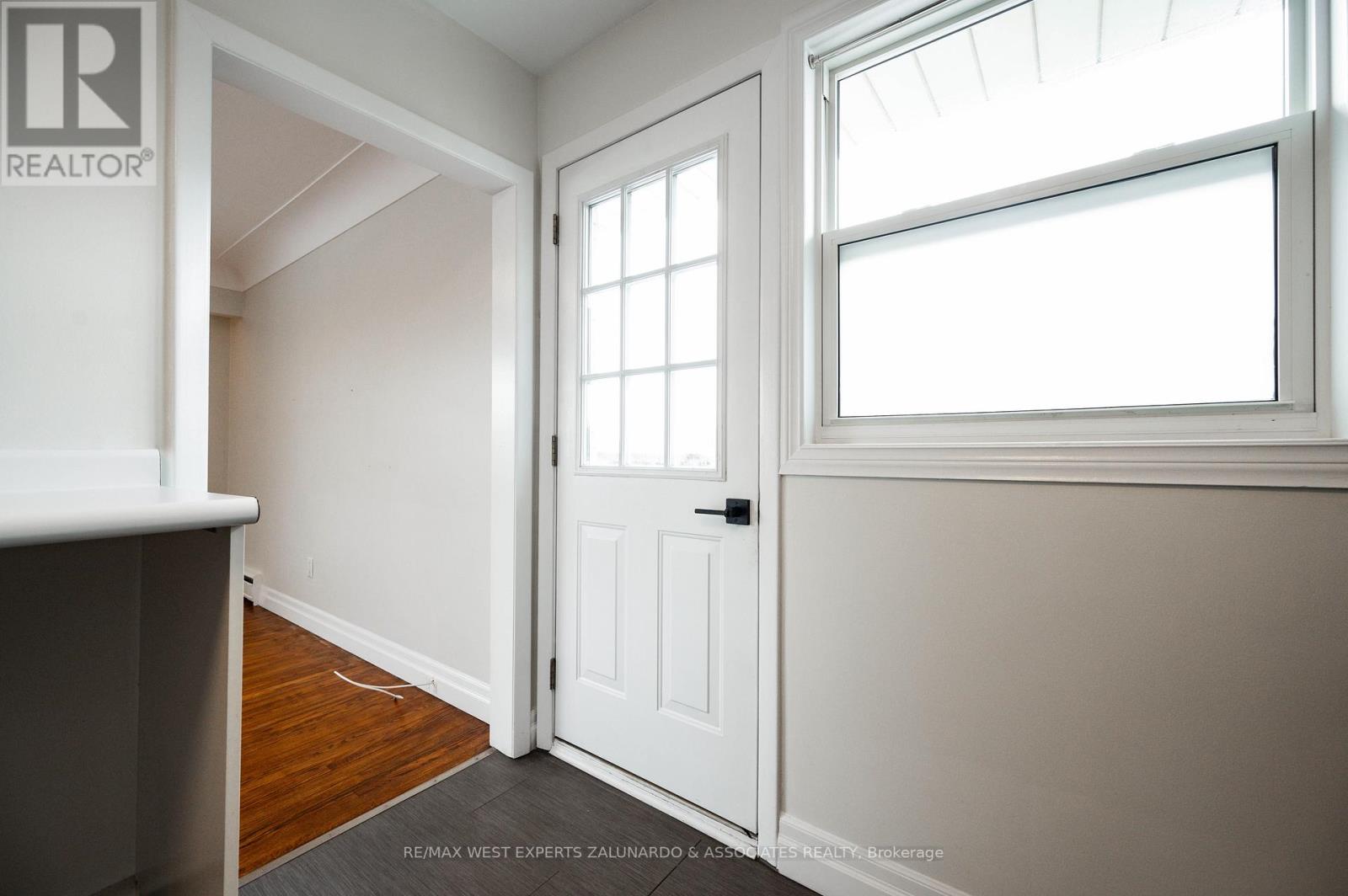 2 - 230 Sherwood Avenue, Kitchener, Ontario  N2B 1K3 - Photo 38 - X12698964