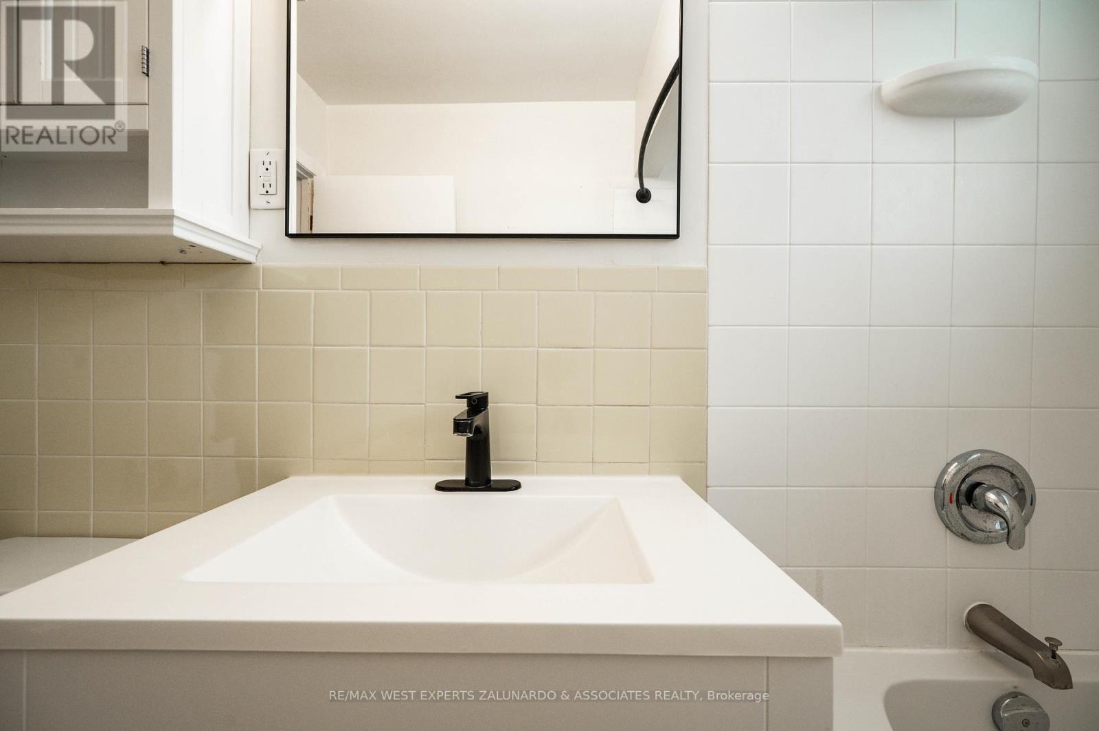 2 - 230 Sherwood Avenue, Kitchener, Ontario  N2B 1K3 - Photo 49 - X12698964