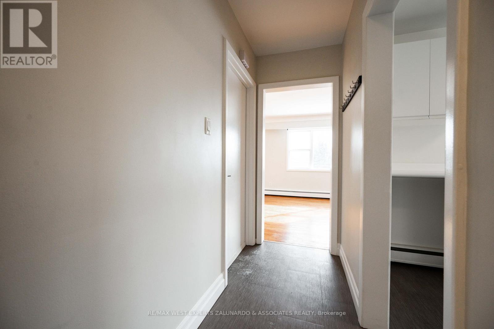 2 - 230 Sherwood Avenue, Kitchener, Ontario  N2B 1K3 - Photo 9 - X12698964