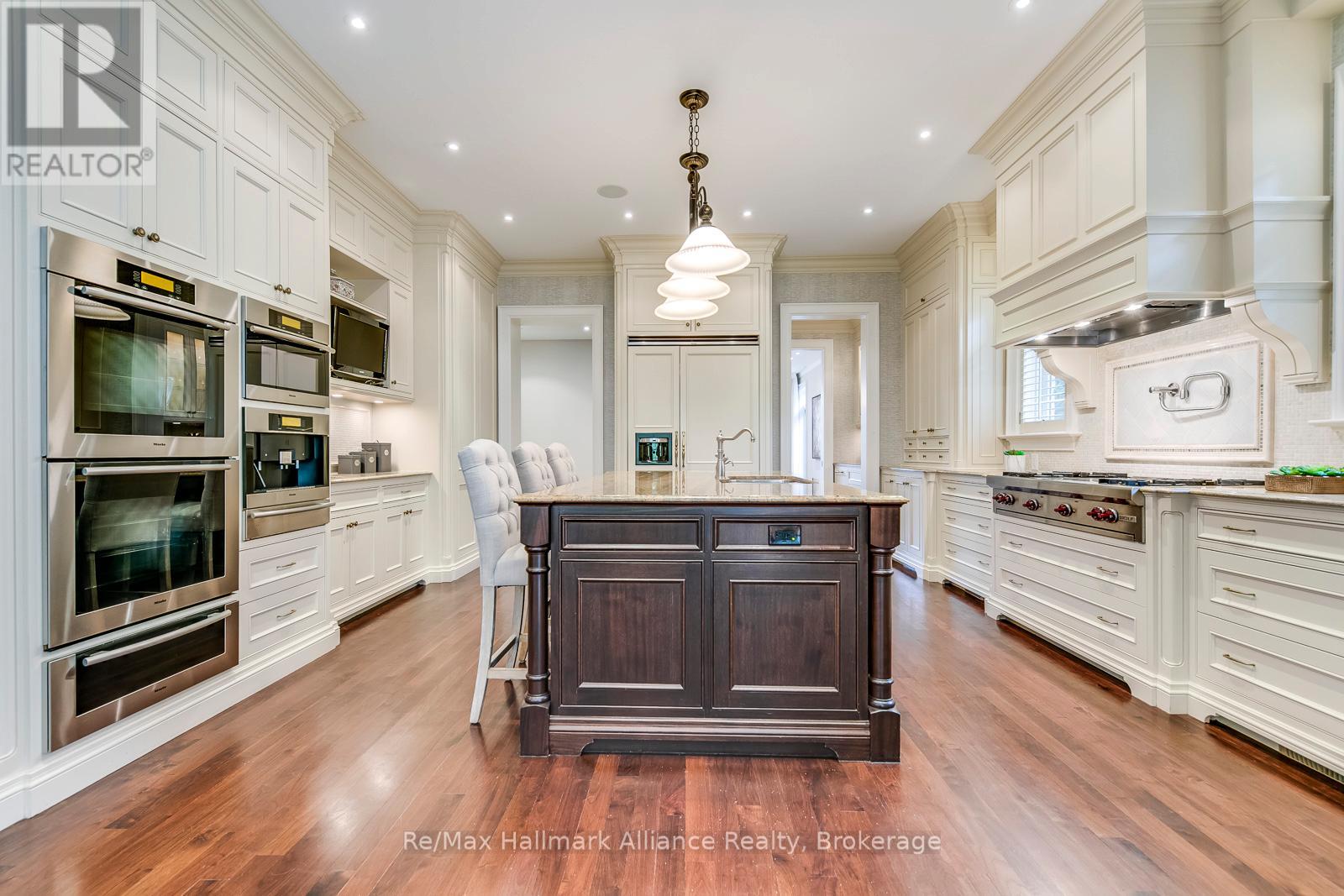 138 Dianne Avenue, Oakville, Ontario  L6J 4G9 - Photo 14 - W12699064