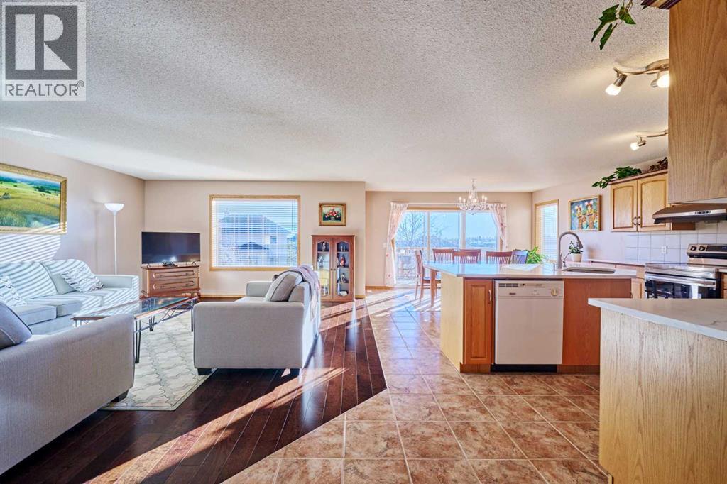 60 Edgeridge Close Nw, Calgary, Alberta  T3A 6K4 - Photo 4 - A2279380