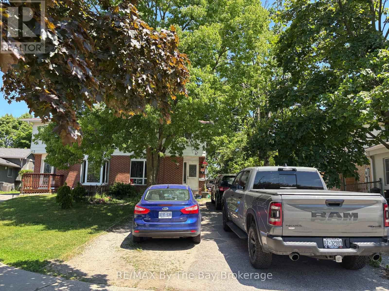 43 CHRISTIE CRESCENT, Barrie, Ontario