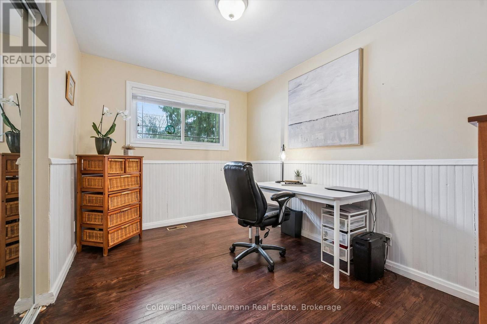 212 Waverley Drive, Guelph, Ontario  N1E 1H4 - Photo 12 - X12699052